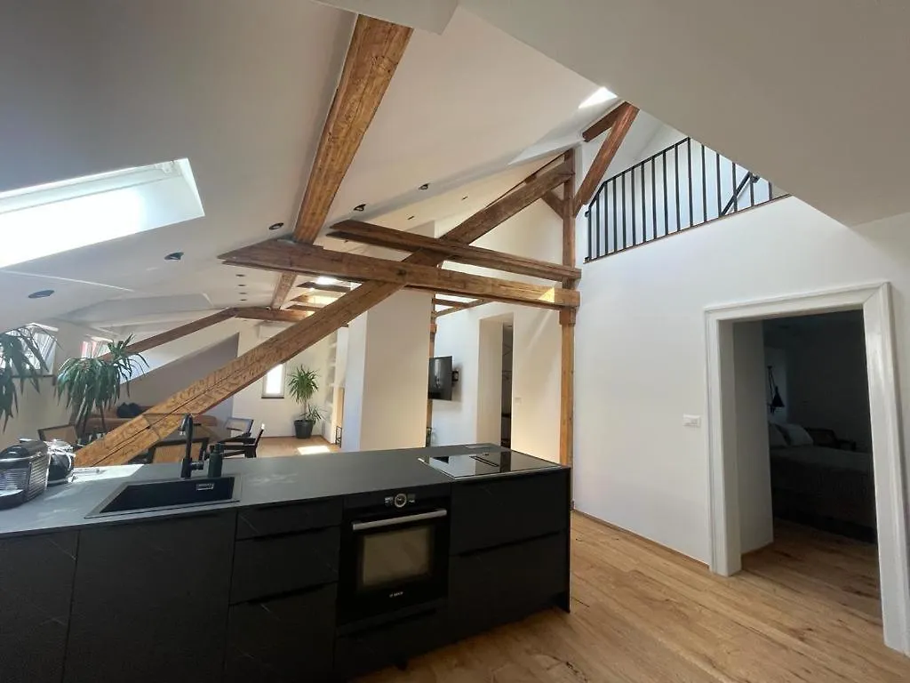 Split Rooftop Loft 0*,