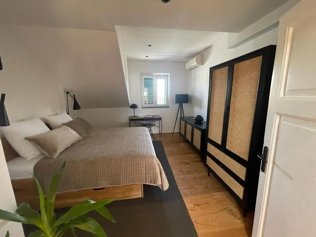 Split Rooftop Loft Apartmán